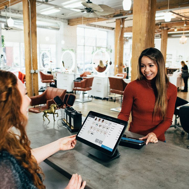 customer-transaction-woman-shop-cdp