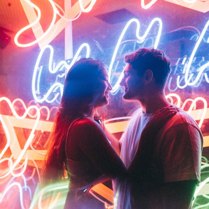 couple-neon-lights-technology-vendor