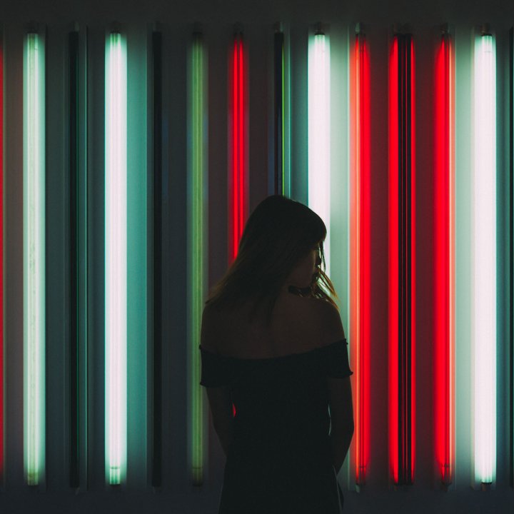 woman-lights.colour-digital-experiences-trends